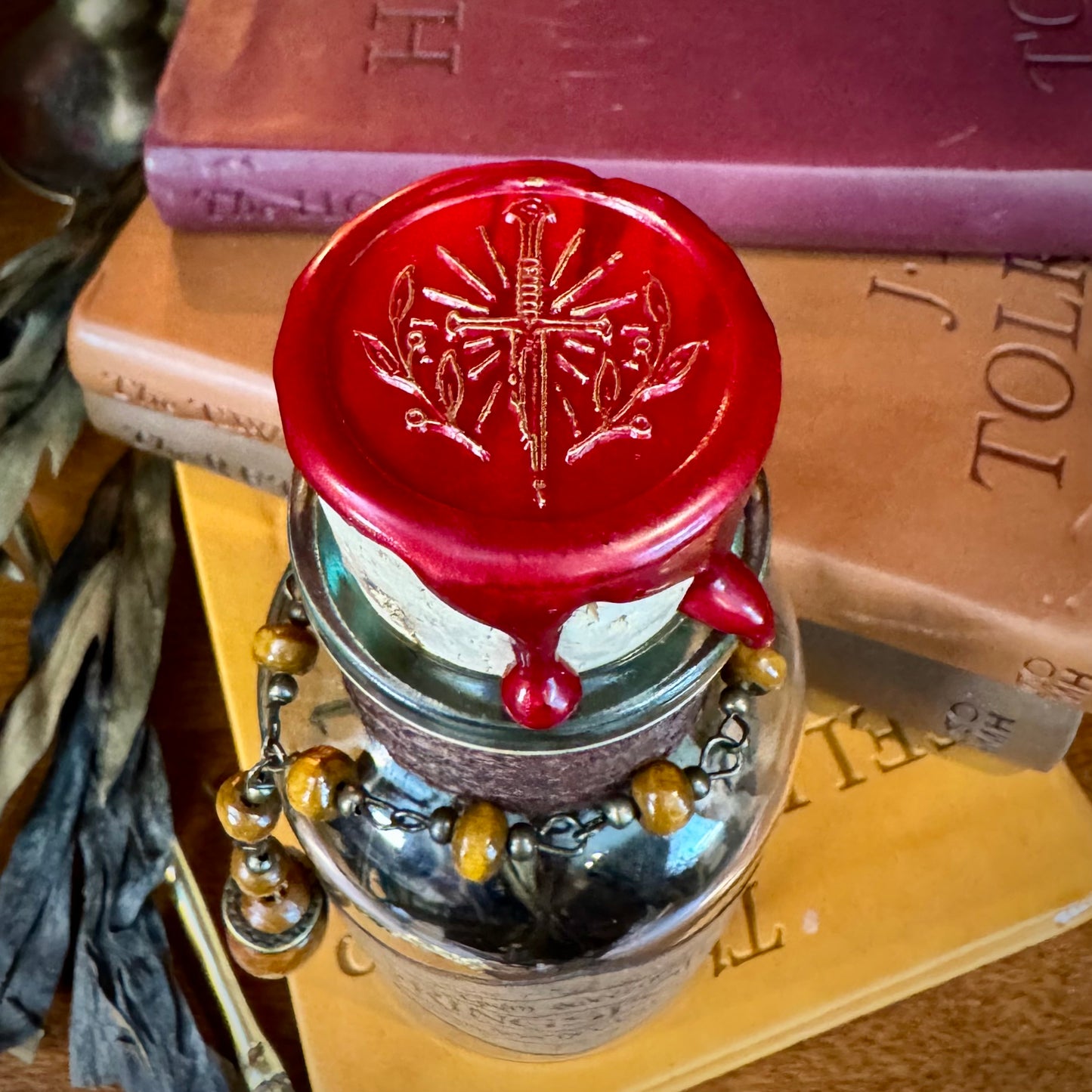 Kingsfoil, A Fantasy Decorative Apothecary Jar Prop