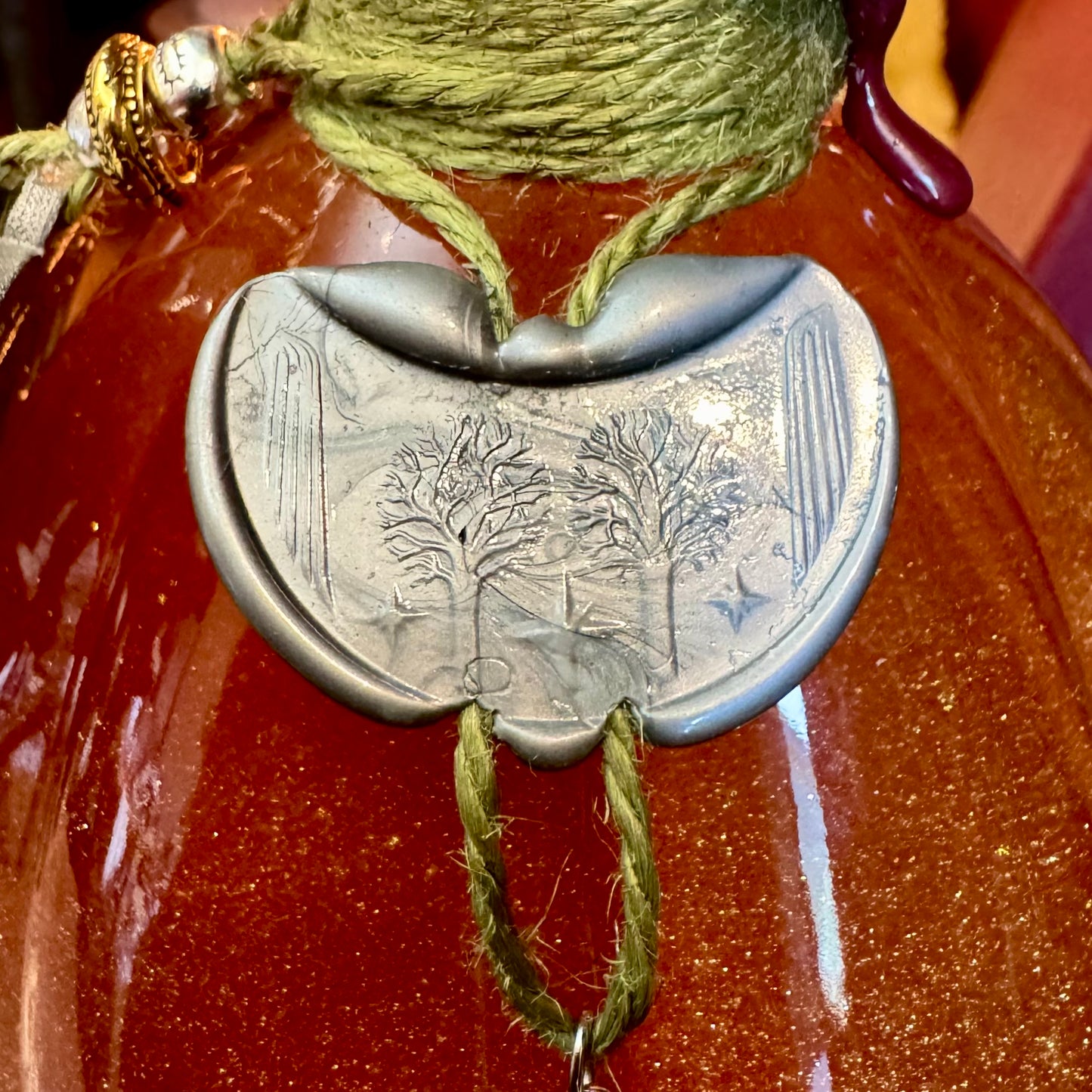 Miruvor, A Color Shifting Fantasy Potion Bottle Prop