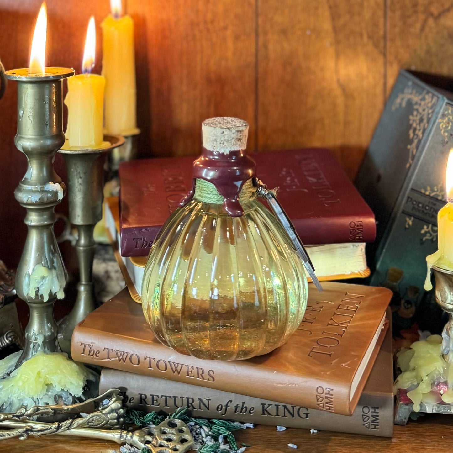 Miruvor, A Color Shifting Fantasy Potion Bottle Prop