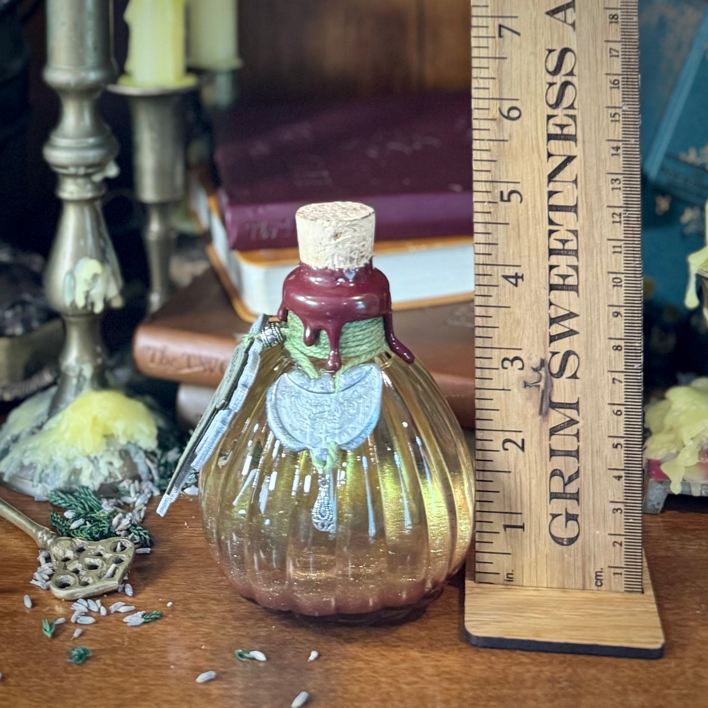 Miruvor, A Color Shifting Fantasy Potion Bottle Prop