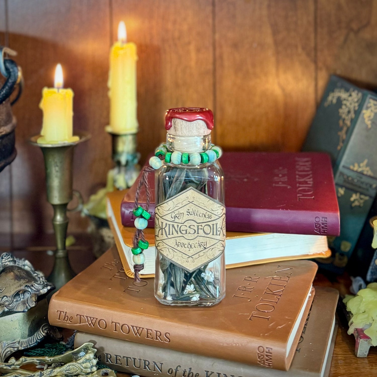 Kingsfoil, A Fantasy Decorative Apothecary Jar Prop