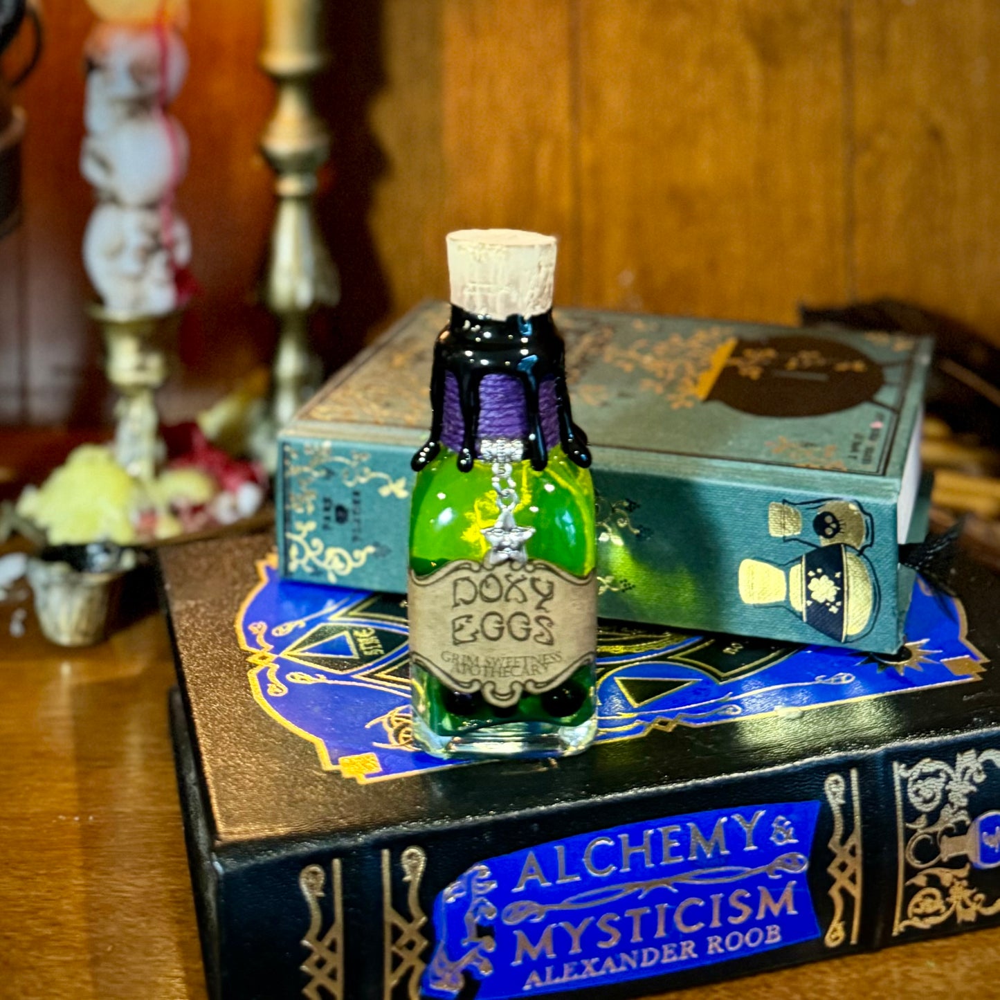 Doxy Eggs, A Decorative Glowing Apothecary Jar Prop