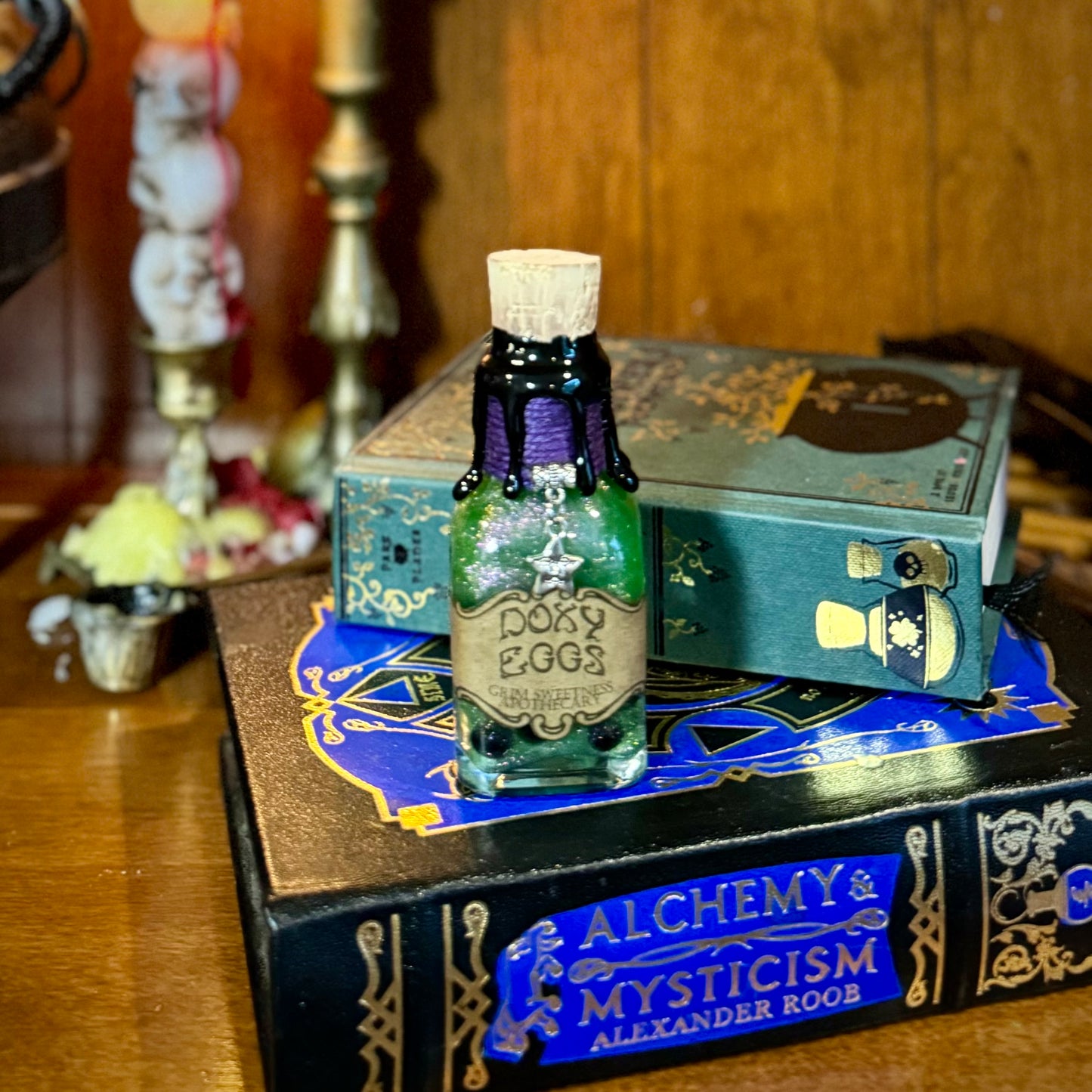 Doxy Eggs, A Decorative Glowing Apothecary Jar Prop